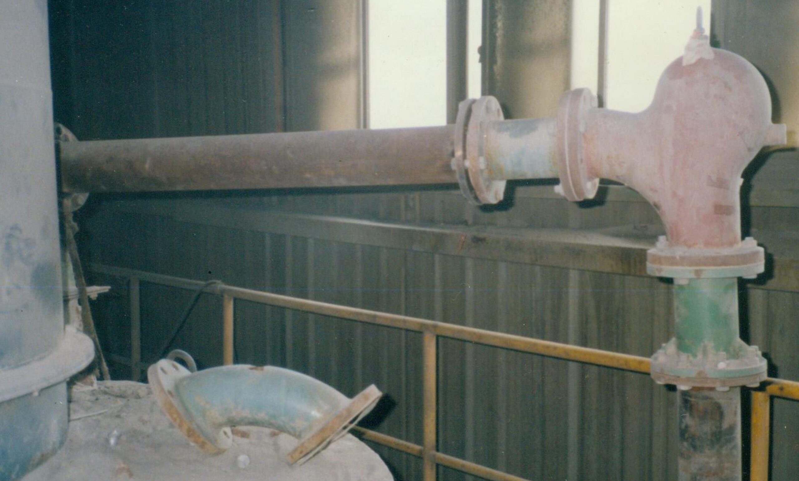 摩耗したエルボを耐摩耗スパイラルエルボに交換した現場