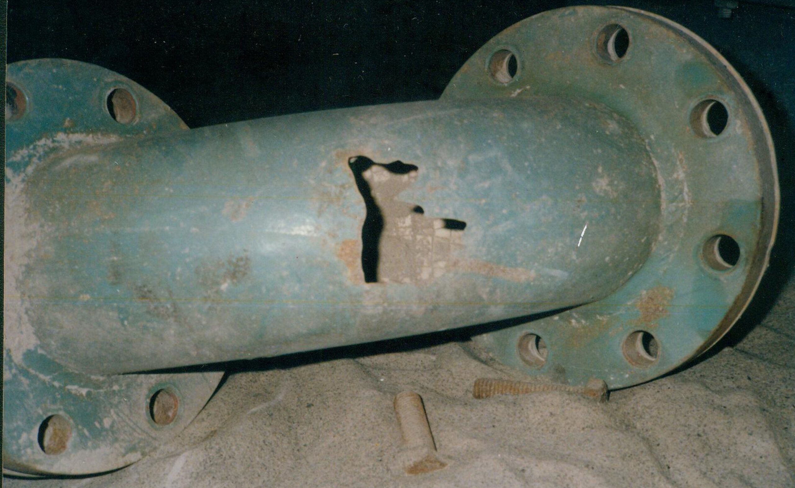 摩耗したセラミックスライニングエルボ